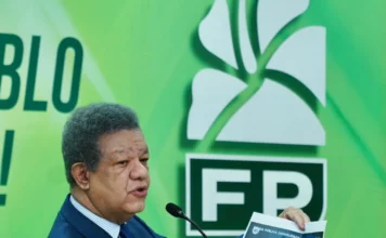 Leonel Fernández tilda de “excusas” las explicaciones de Abinader ante crisis del petróleo