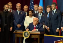 Donald Trump firma el documento de coalición militar contra cárteles del narcotráfico