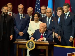 Donald Trump firma el documento de coalición militar contra cárteles del narcotráfico