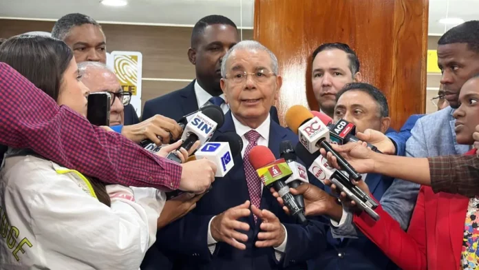 Danilo-Medina-elogia-jornada-de-la-JCE-para-la-nueva-cedula-insta-a-acudir.-masivamente-Foto-Secretaria-de-Comunicaciones-PLD-3 (2)