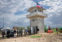 Ministro de Defensa y Embajadora EEUU recorren zona en Frontera de Dajabón