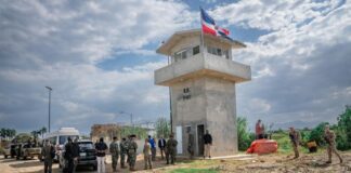 Ministro de Defensa y Embajadora EEUU recorren zona en Frontera de Dajabón