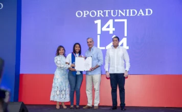 Luis Abinader encabeza graduación de más de 4,000 jóvenes en Oportunidad 14-24