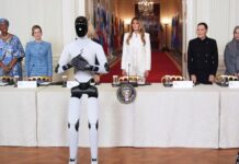 Melania Trump va con robot a cumbre con primeras damas