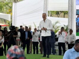 Luis Abinader entrega más de 400 títulos de propiedad en Hato Nuevo II en Los Alcarrizos