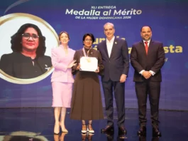 Magistrada Eunisis Vásquez Acosta recibe la Medalla al Mérito de la Mujer