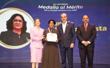 Magistrada Eunisis Vásquez Acosta recibe la Medalla al Mérito de la Mujer