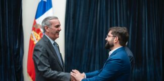 Presidente Luis Abinader saludo protocolar a su homólogo de Chile Gabriel Boric