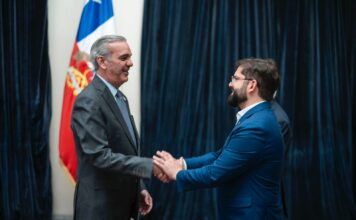 Presidente Luis Abinader saludo protocolar a su homólogo de Chile Gabriel Boric