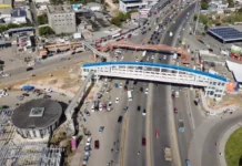 Cerrarán esta noche el kilómetro 9 de la autopista Duarte por el desmontaje del antiguo puente peatonal