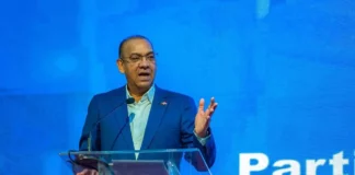 Deligne Ascención resalta fortalezas de RD frente a incertidumbres globales