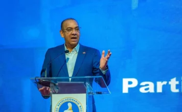 Deligne Ascención resalta fortalezas de RD frente a incertidumbres globales