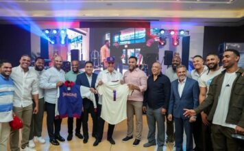 Comisionado de Grandes Ligas destaca apoyo Abinader beisbol