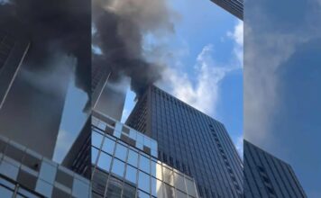 Se registra intenso incendio en un rascacielos de Midtown Manhattan