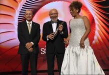 Jochy Santos recibe el Gran Soberano 2026