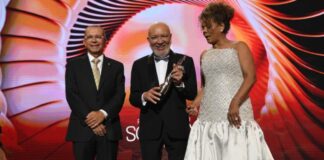 Jochy Santos recibe el Gran Soberano 2026