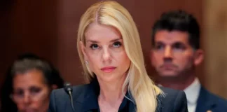 Donald Trump destituye a la fiscal general, Pam Bondi