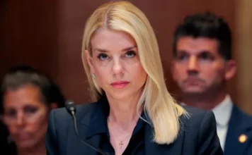 Donald Trump destituye a la fiscal general, Pam Bondi