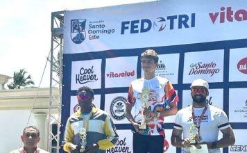 David Ballesta triunfa en Triatlón Costa del Faro