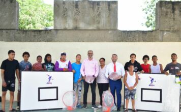 INEFI equipa con utilería de basket a La Casa del Pobre Divino Niño Jesús