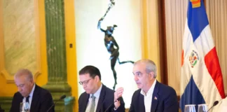 Gobierno y sector empresarial se reúnen para tratar crisis internacional