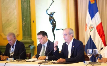 Gobierno y sector empresarial se reúnen para tratar crisis internacional