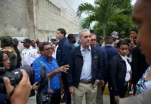 Luis Abinader supervisa zonas afectadas por lluvias en Los Alcarrizos
