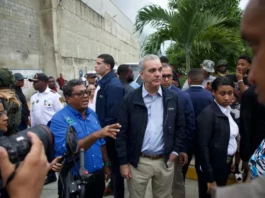 Luis Abinader supervisa zonas afectadas por lluvias en Los Alcarrizos