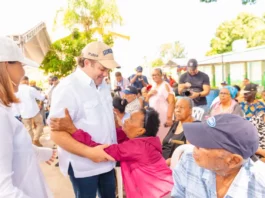 José Paliza encabeza entrega de ayudas a familias afectadas por lluvias en Villa Montellano