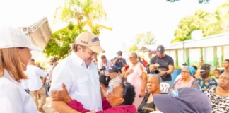 José Paliza encabeza entrega de ayudas a familias afectadas por lluvias en Villa Montellano