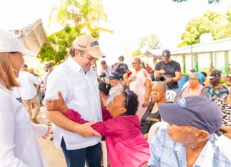 José Paliza encabeza entrega de ayudas a familias afectadas por lluvias en Villa Montellano