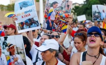 Miles de personas reciben a María Corina Machado en Madrid al grito de «¡Presidenta!»