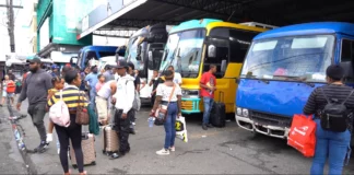 Flujo de pasajeros viajan por el asueto de la Semana Santa