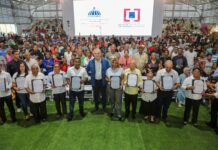 Luis Abinader entrega 2,000 títulos de propiedad en Los Guandules