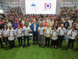 Luis Abinader entrega 2,000 títulos de propiedad en Los Guandules