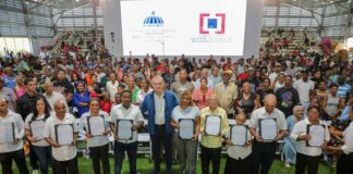 Luis Abinader entrega 2,000 títulos de propiedad en Los Guandules