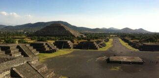Tiroteo en pirámides de Teotihuacán en México deja turista canadiense muerta y seis heridos