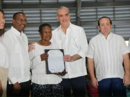 Luis Abinader entrega 1,500 títulos de propiedad en Nuevo Domingo Savio
