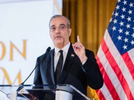 Luis Abinader regresa al país tras concluir agenda de trabajo en Miami