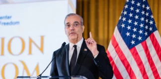 Luis Abinader regresa al país tras concluir agenda de trabajo en Miami