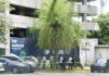 Hombre muere tras caer del cuarto piso de plaza Central