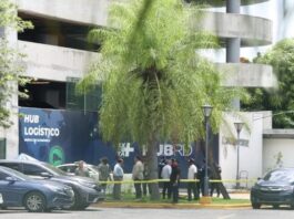 Hombre muere tras caer del cuarto piso de plaza Central
