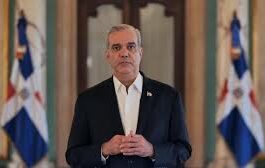 Luis Abinader dona más de RD$5.3 millones de su salario a fundaciones y proyectos sociales