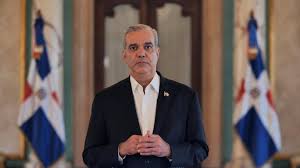 Luis Abinader dona más de RD$5.3 millones de su salario a fundaciones y proyectos sociales