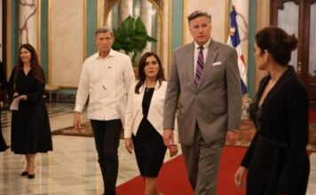 Subsecretario de Estado de EE. UU. se reúne con Abinader, sector privado y AES Dominicana en RD