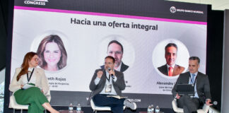 BHD expone su oferta para mujeres mayores en congreso