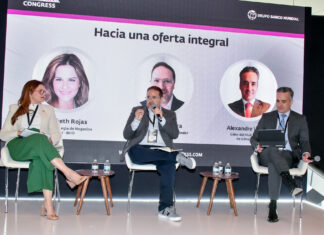 BHD expone su oferta para mujeres mayores en congreso
