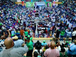 Leonel Fernández encabeza juramentación de dirigentes en Barahona