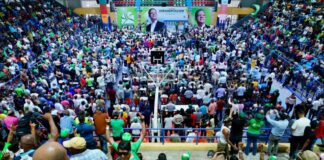 Leonel Fernández encabeza juramentación de dirigentes en Barahona