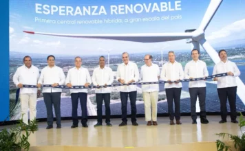 Luis Abinader entrega central Esperanza Renovable